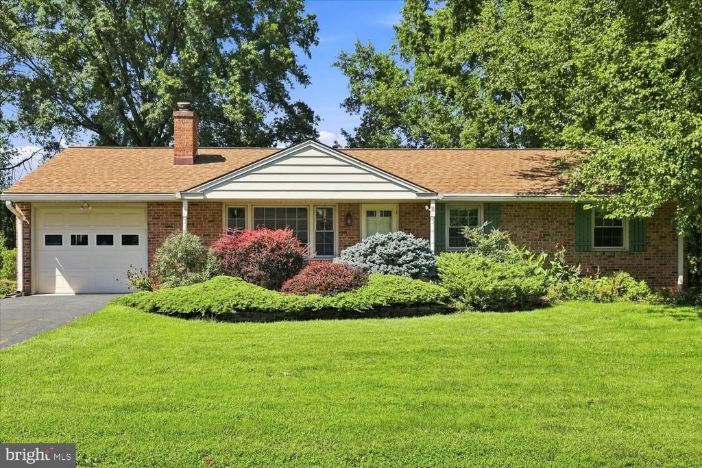 18 Pfautz Avenue, Lititz, PA 17543 Main Photo