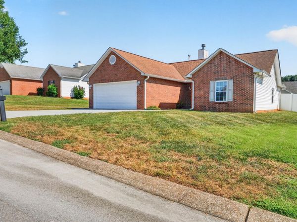 1334 Trey Vista Court, Maryville, TN 37803