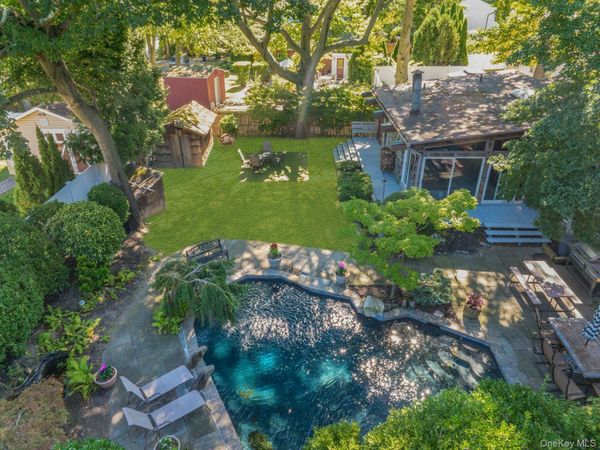 78 Chestnut St , Glen Cove, NY 11542