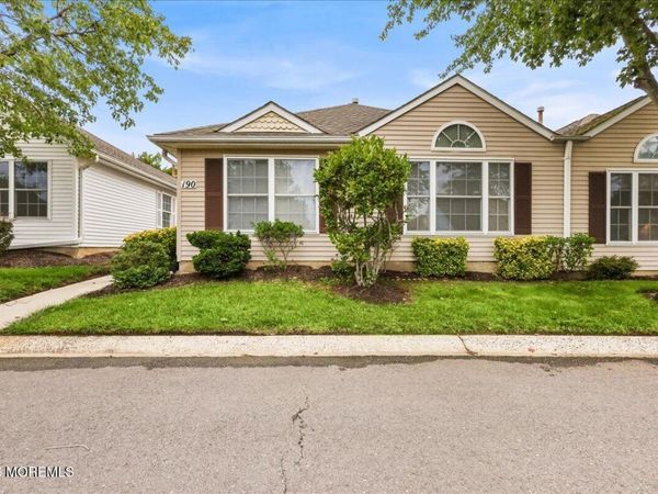 190 Tanager Drive, Monroe Twp, NJ 08831