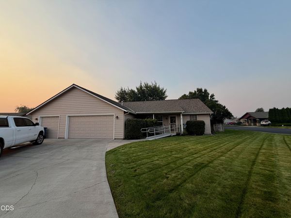695 NE Stoneridge Lane, Prineville, OR 97754