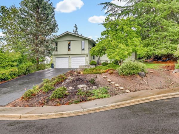 470 S Stoneham Circle, Medford, OR 97504