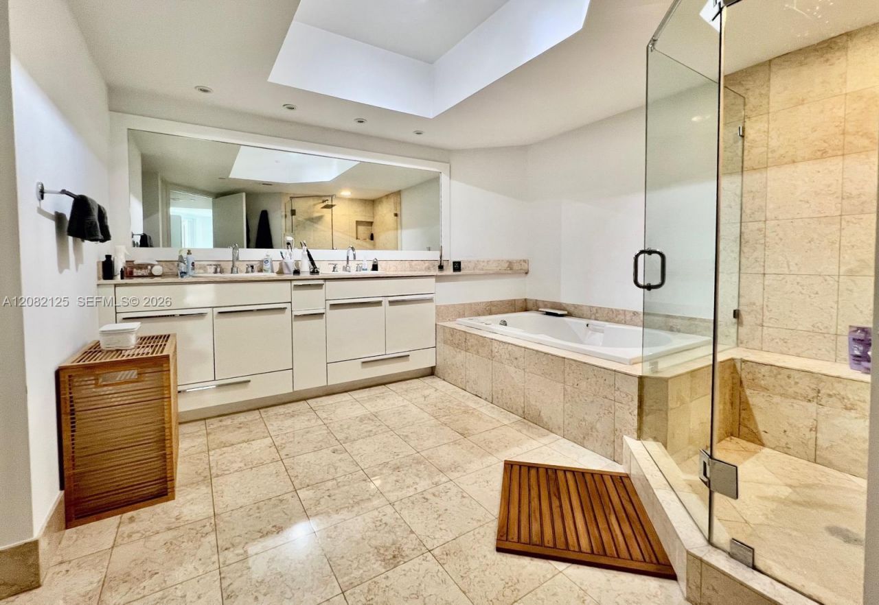 21055 Yacht Club Dr , Unit 510, Aventura, FL 33180 Photo