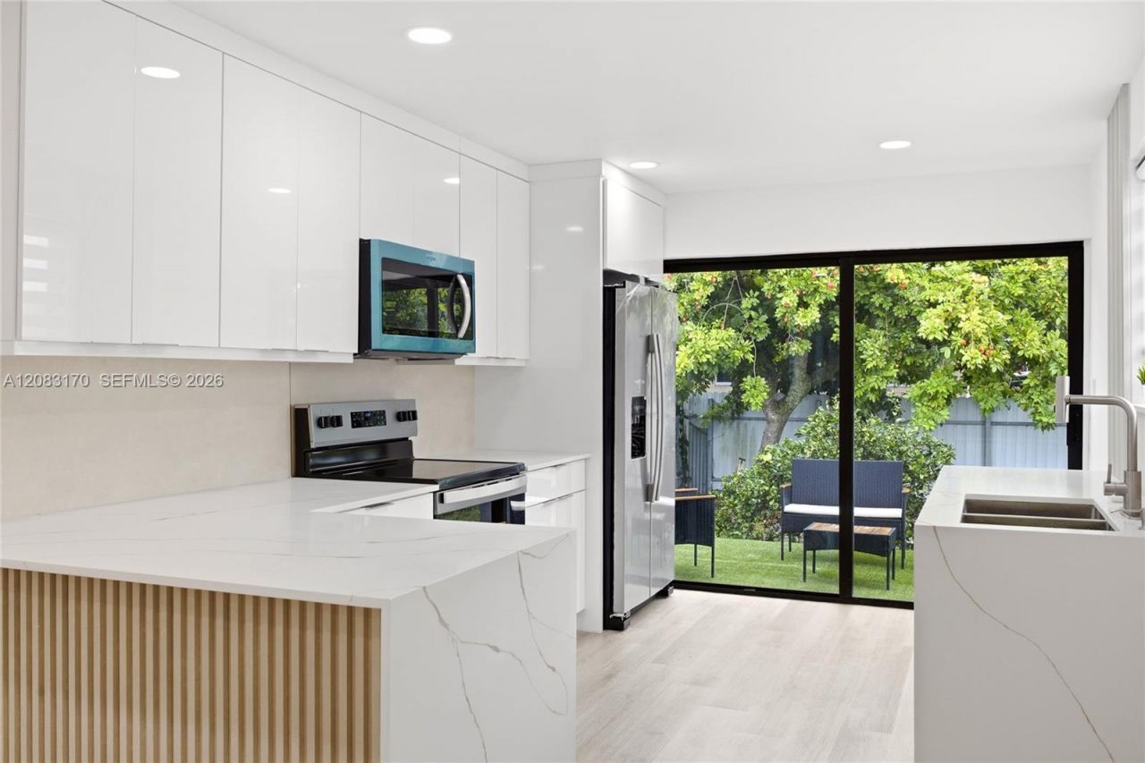 1260 NE 155th St , North Miami Beach, FL 33162 Photo