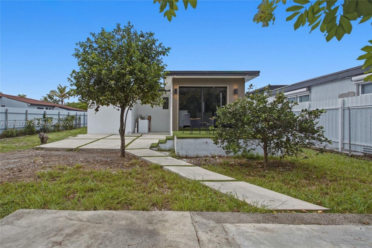 1260 NE 155th St , North Miami Beach, FL 33162 Photo