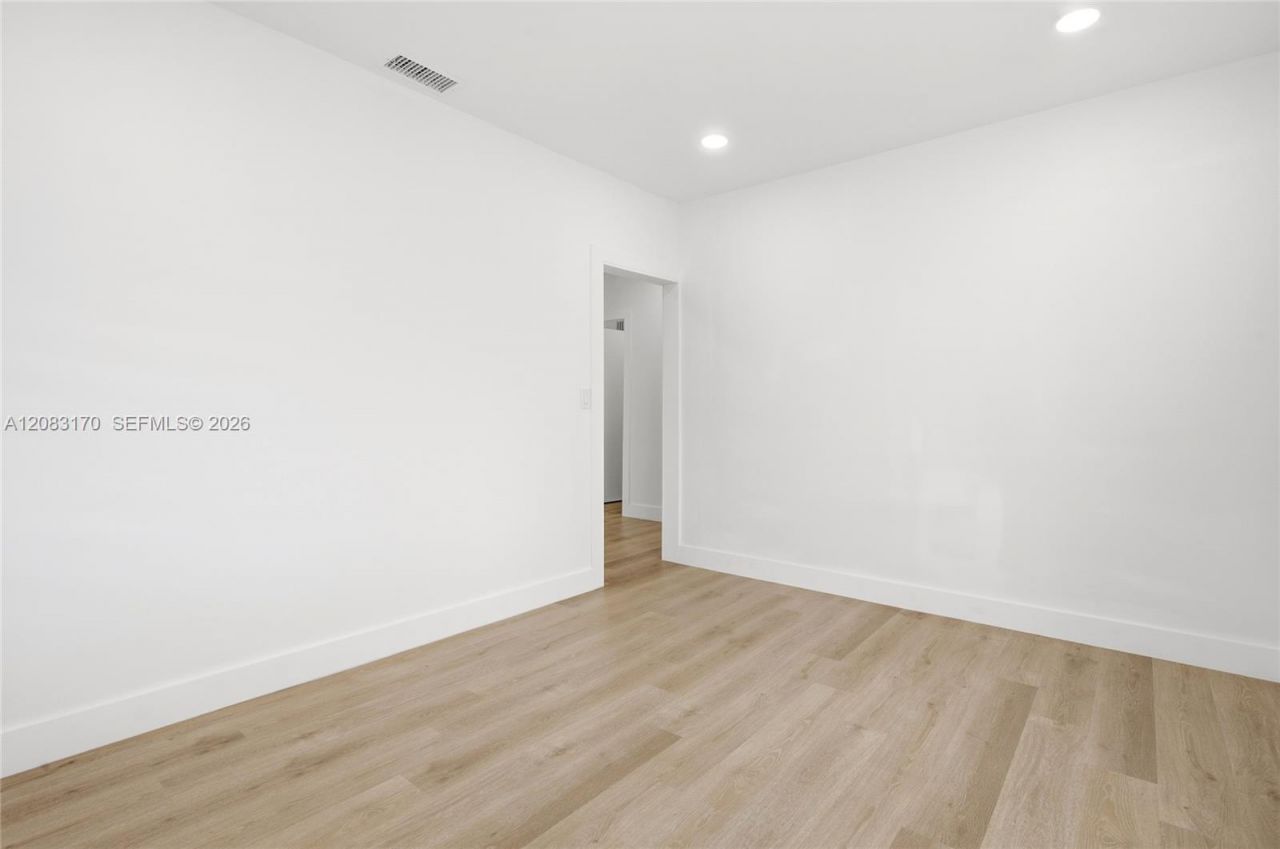 1260 NE 155th St , North Miami Beach, FL 33162 Photo