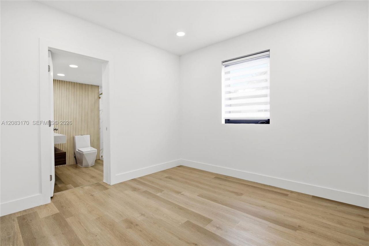 1260 NE 155th St , North Miami Beach, FL 33162 Photo