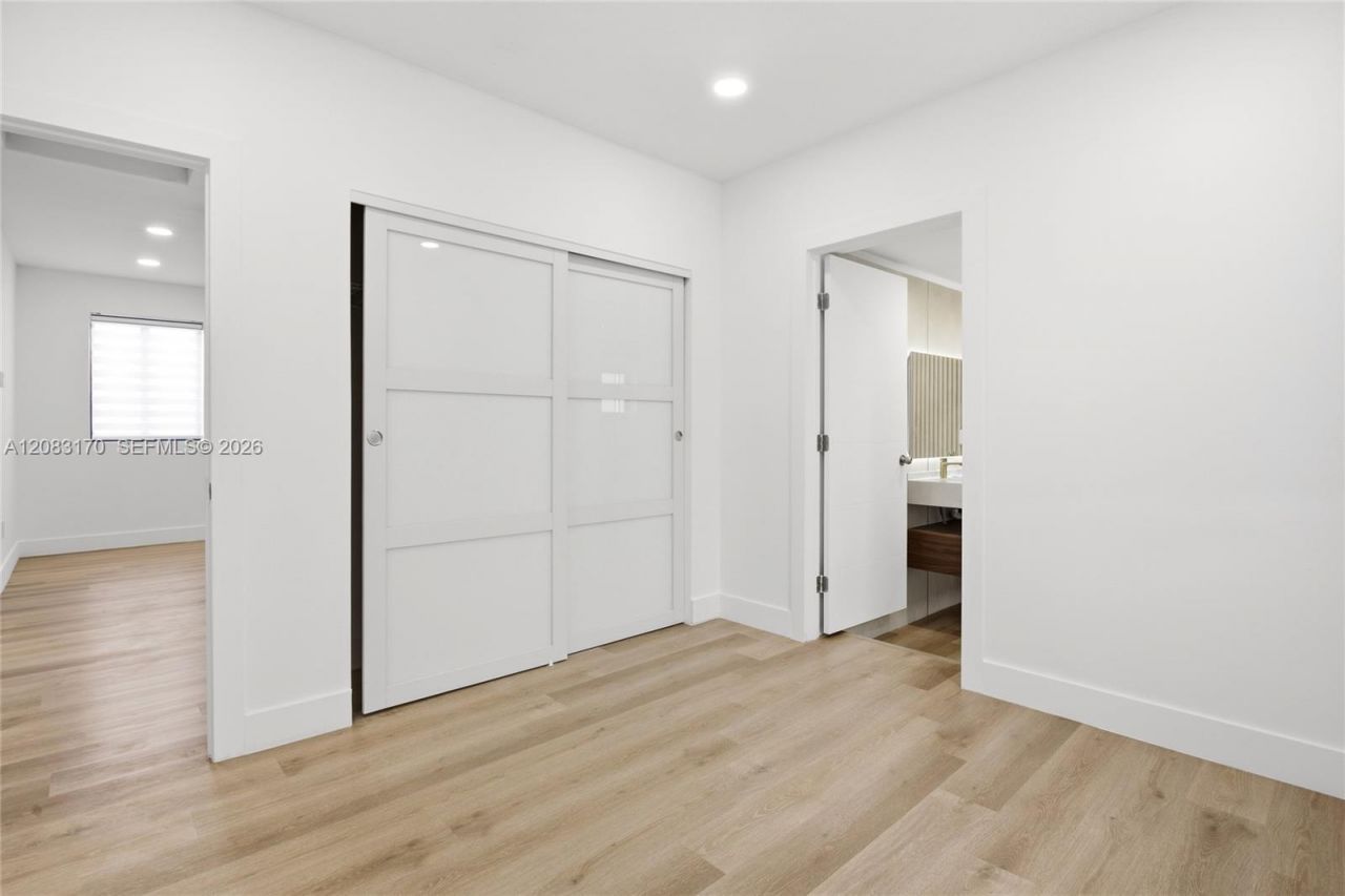 1260 NE 155th St , North Miami Beach, FL 33162 Photo