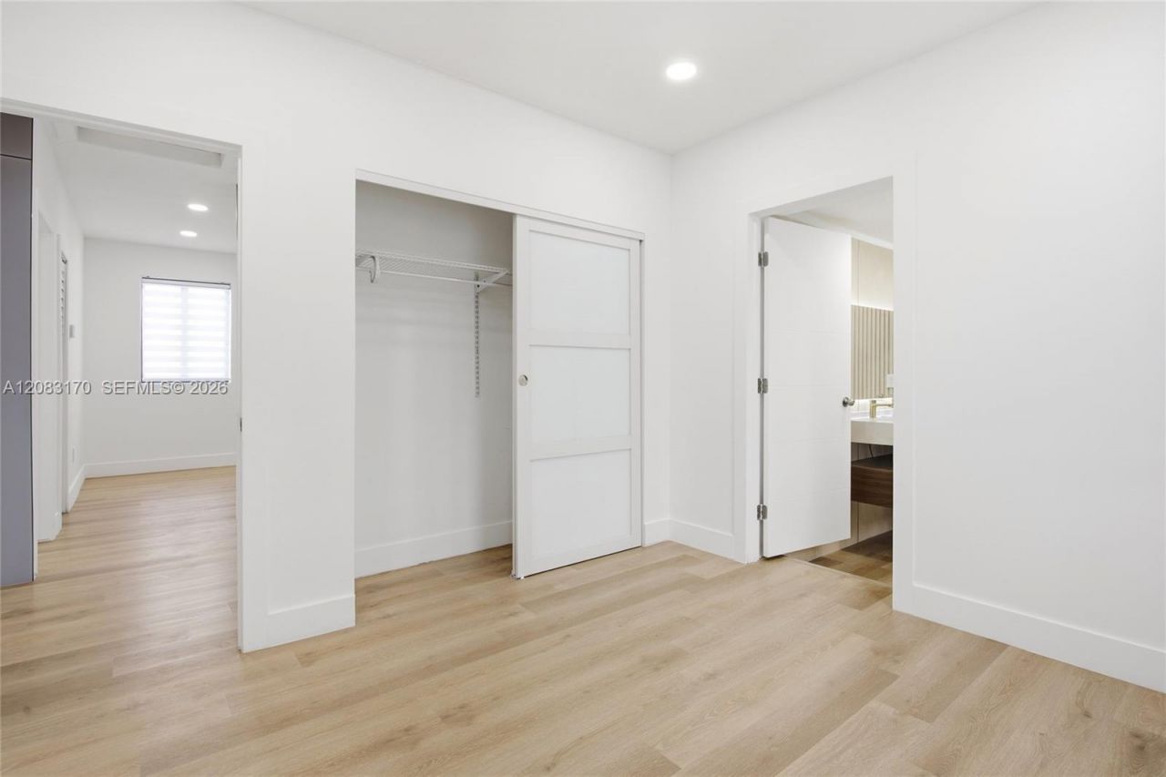 1260 NE 155th St , North Miami Beach, FL 33162 Photo