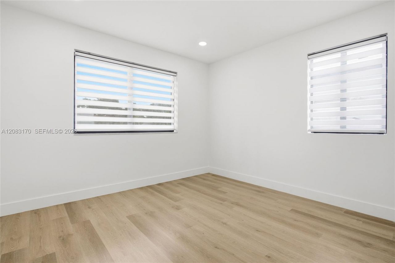 1260 NE 155th St , North Miami Beach, FL 33162 Photo