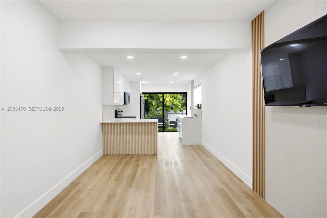 1260 NE 155th St , North Miami Beach, FL 33162 Photo