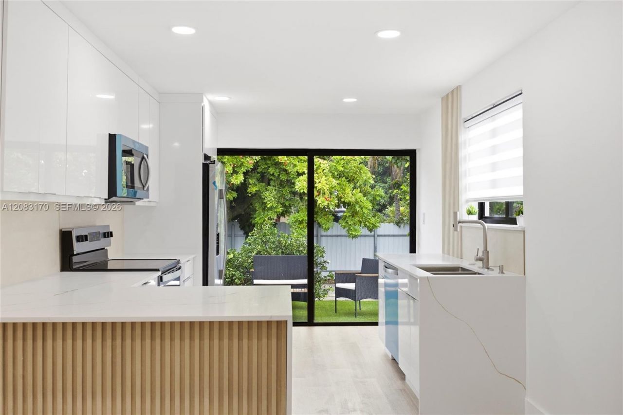1260 NE 155th St , North Miami Beach, FL 33162 Photo