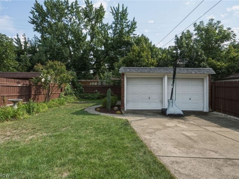 17101 Laverne Avenue, Cleveland, OH 44135 Photo 14