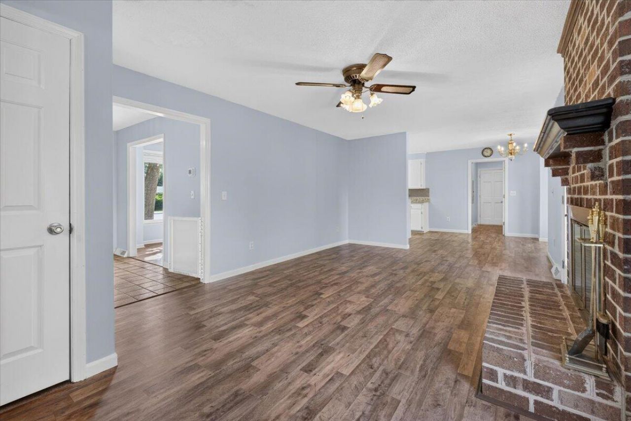 947 Foxcroft Road Photo 10