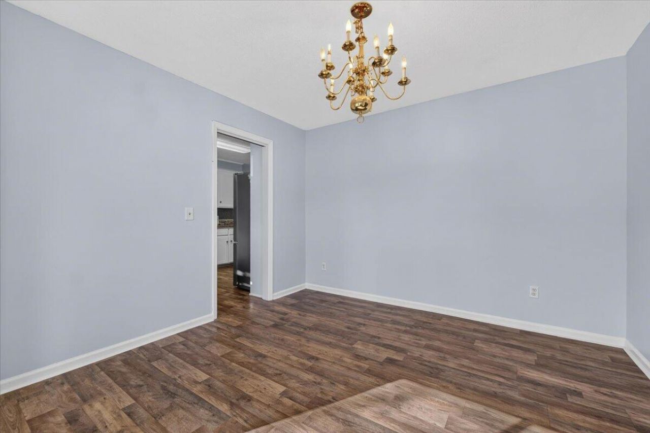 947 Foxcroft Road Photo 11