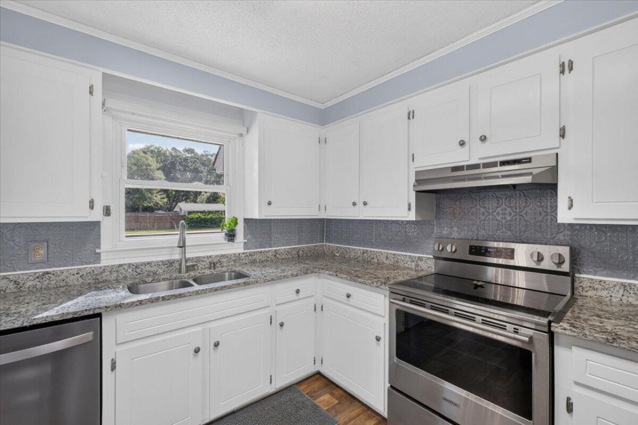 947 Foxcroft Road Photo 15