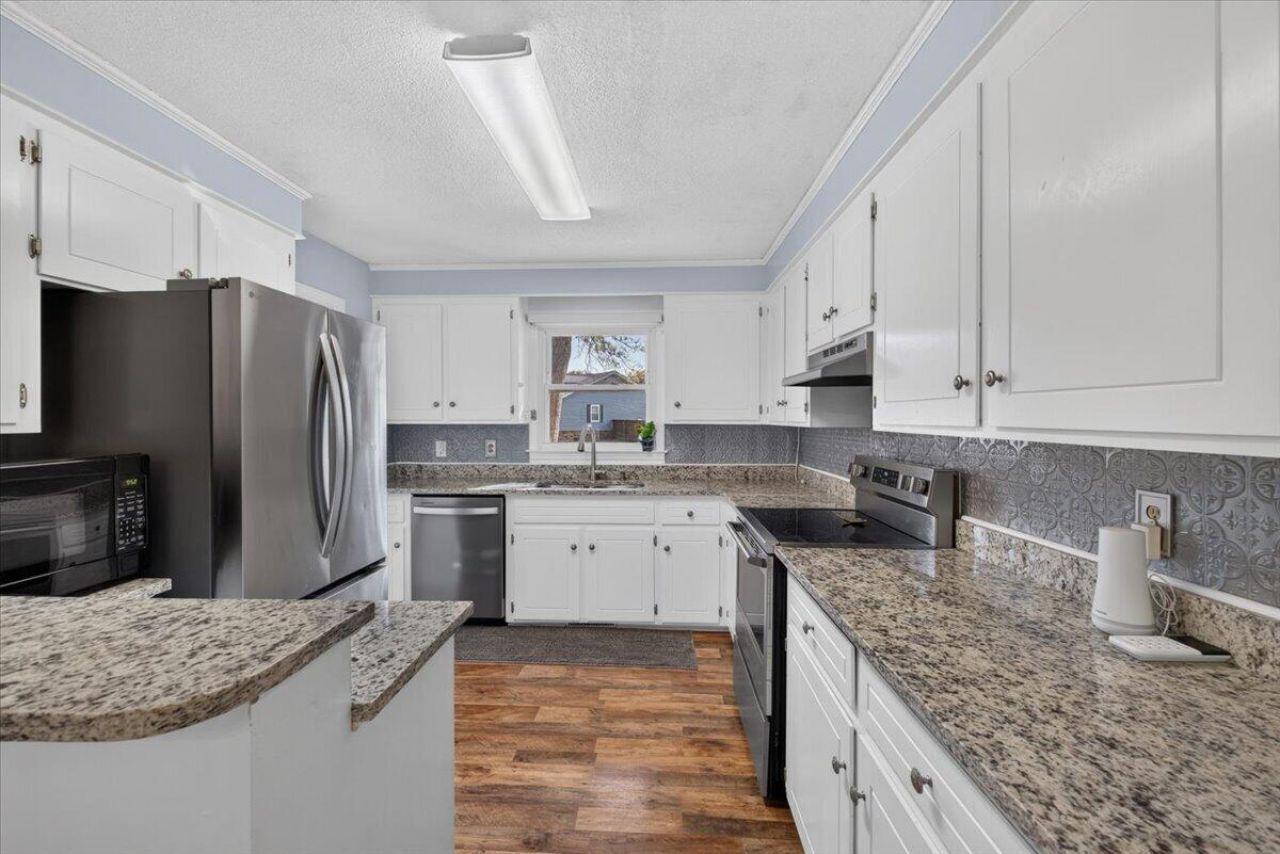 947 Foxcroft Road Photo 16