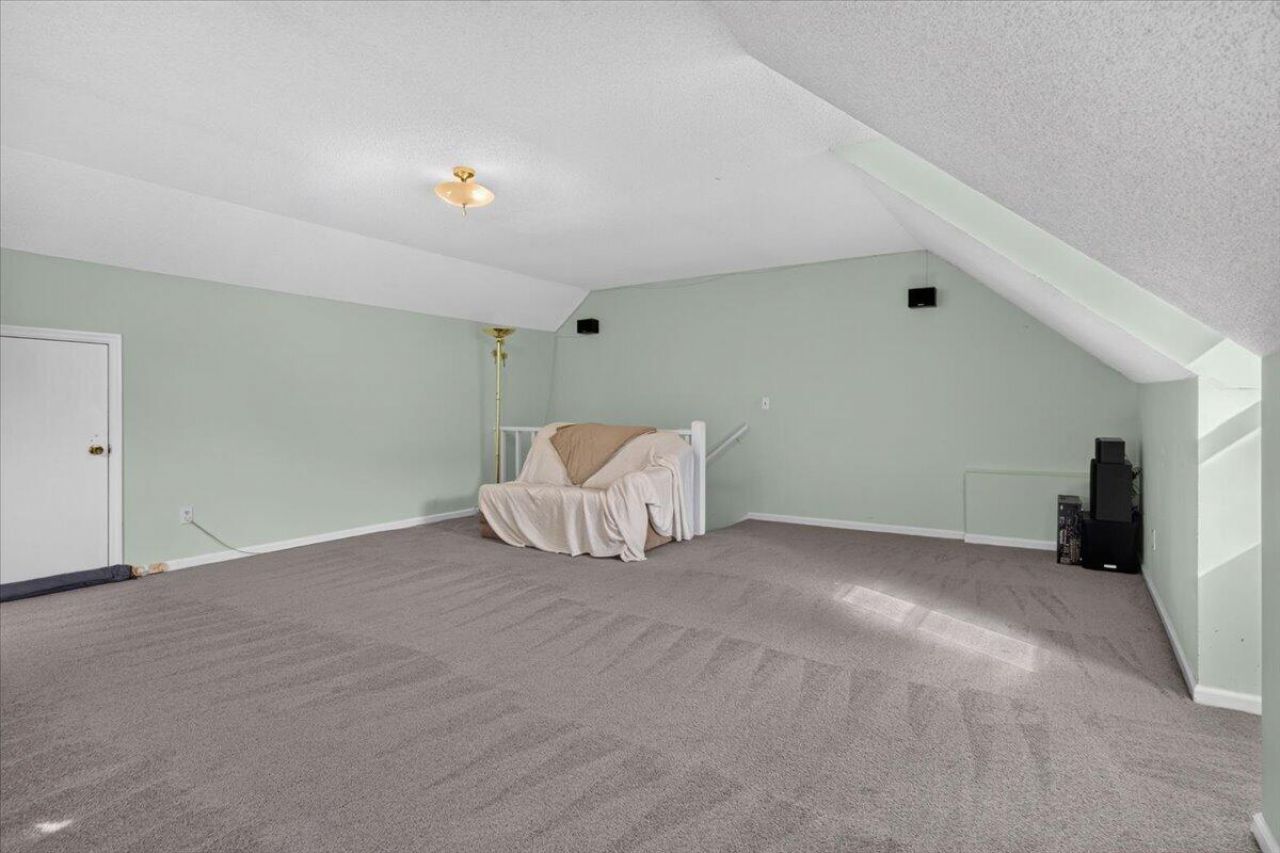947 Foxcroft Road Photo 20