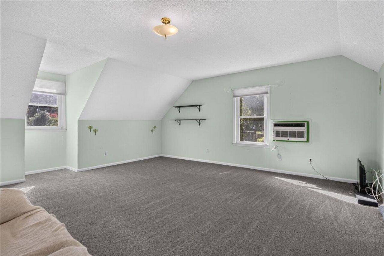 947 Foxcroft Road Photo 21