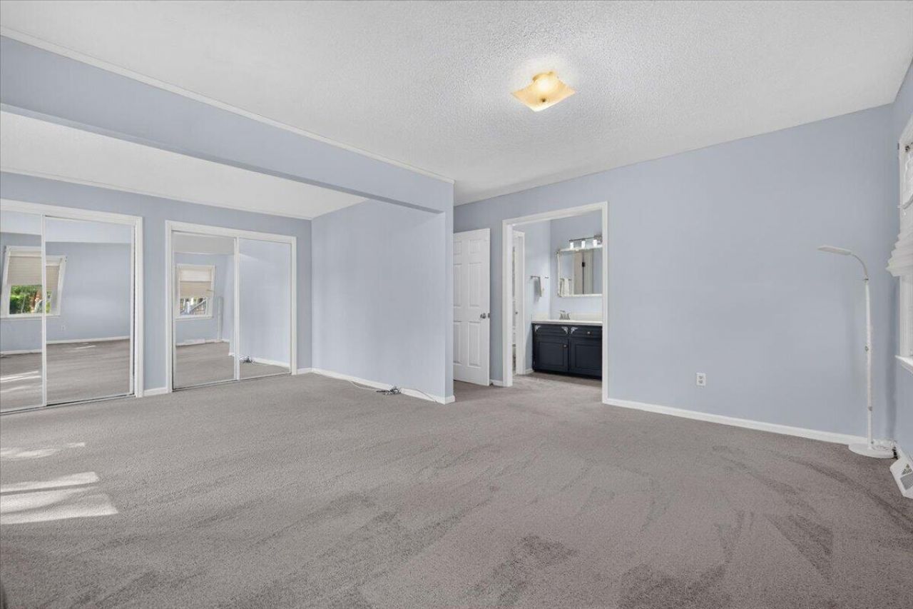 947 Foxcroft Road Photo 23