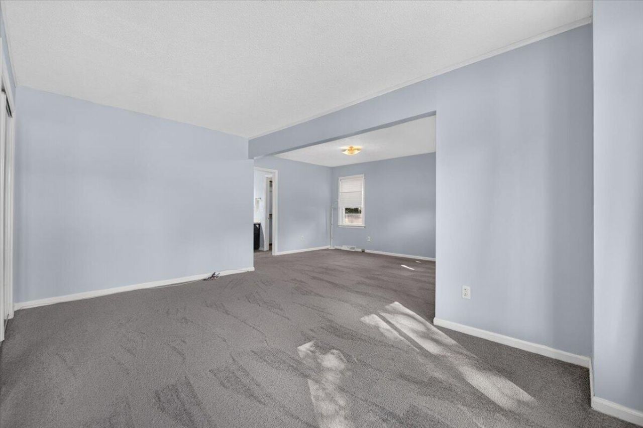 947 Foxcroft Road Photo 24