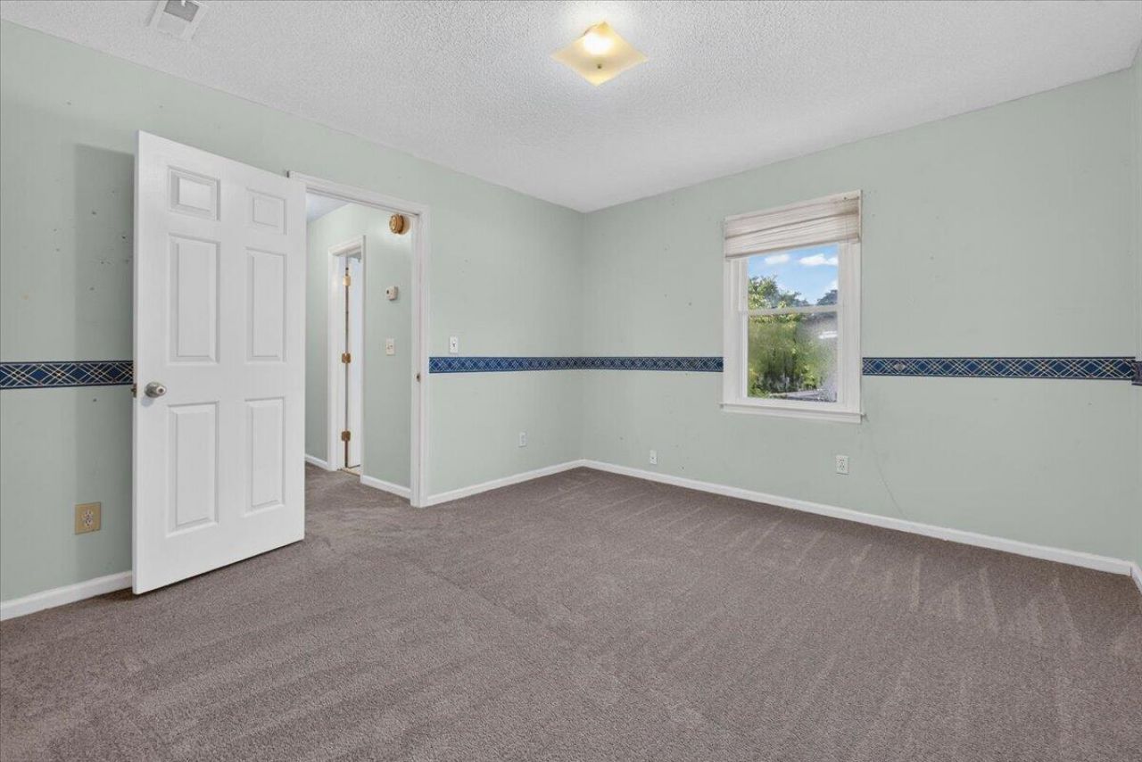 947 Foxcroft Road Photo 28