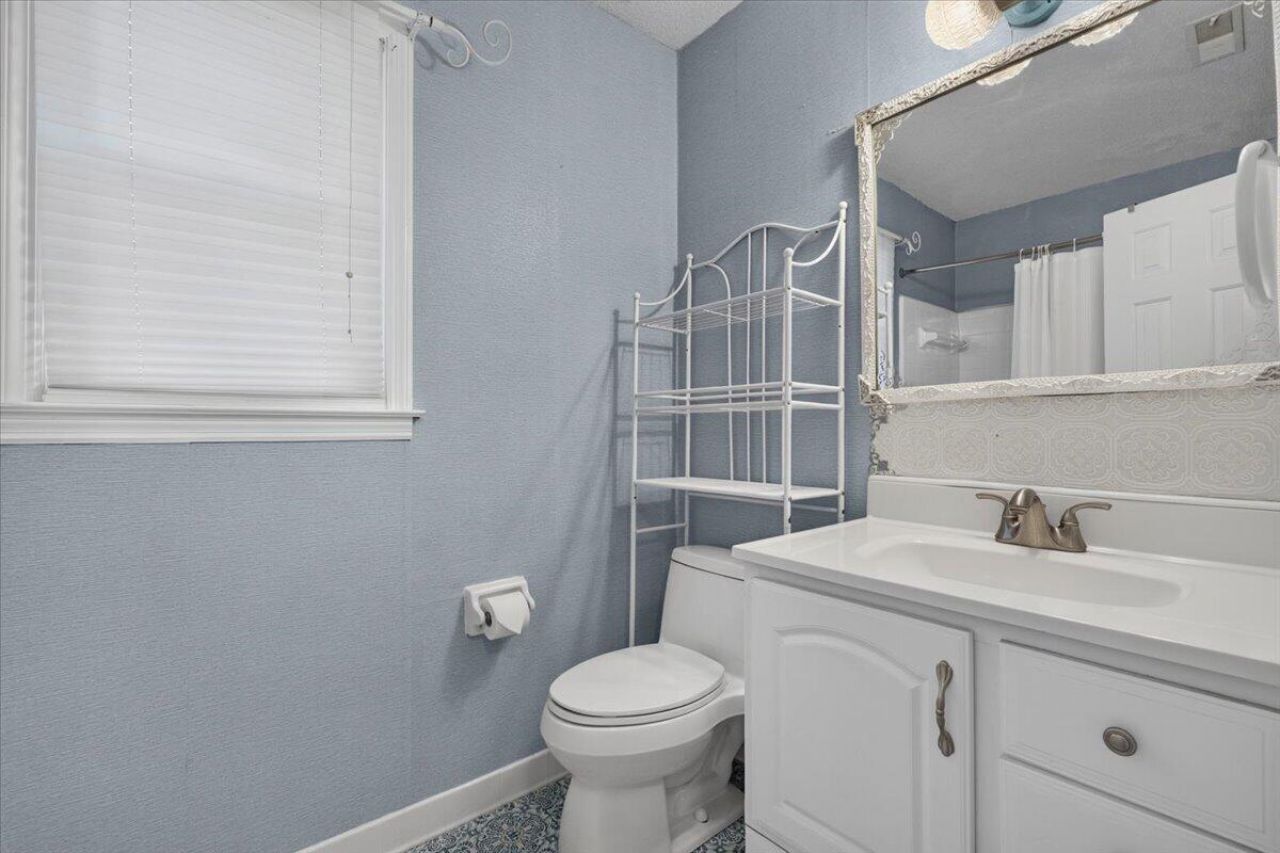 947 Foxcroft Road Photo 30