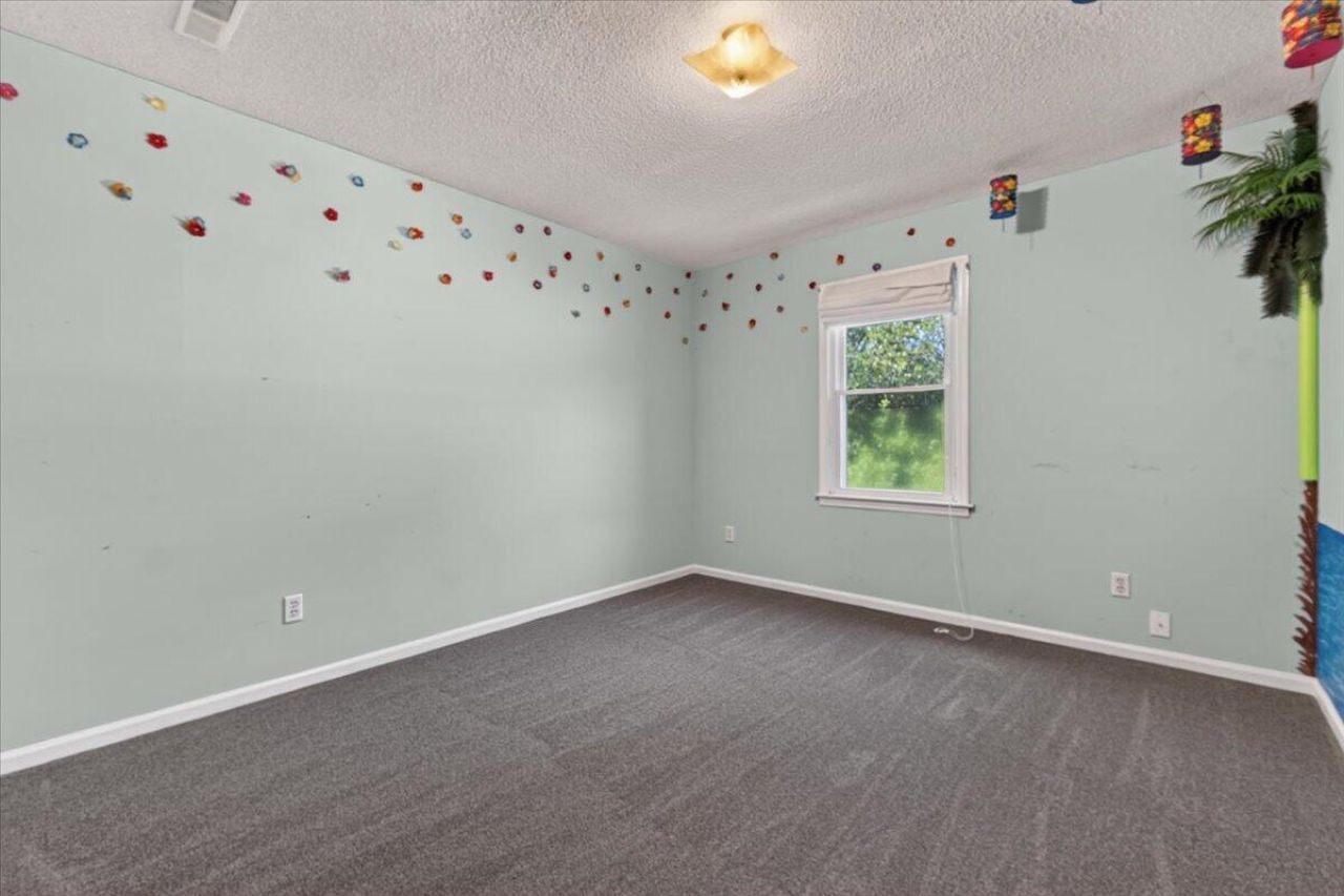 947 Foxcroft Road Photo 31