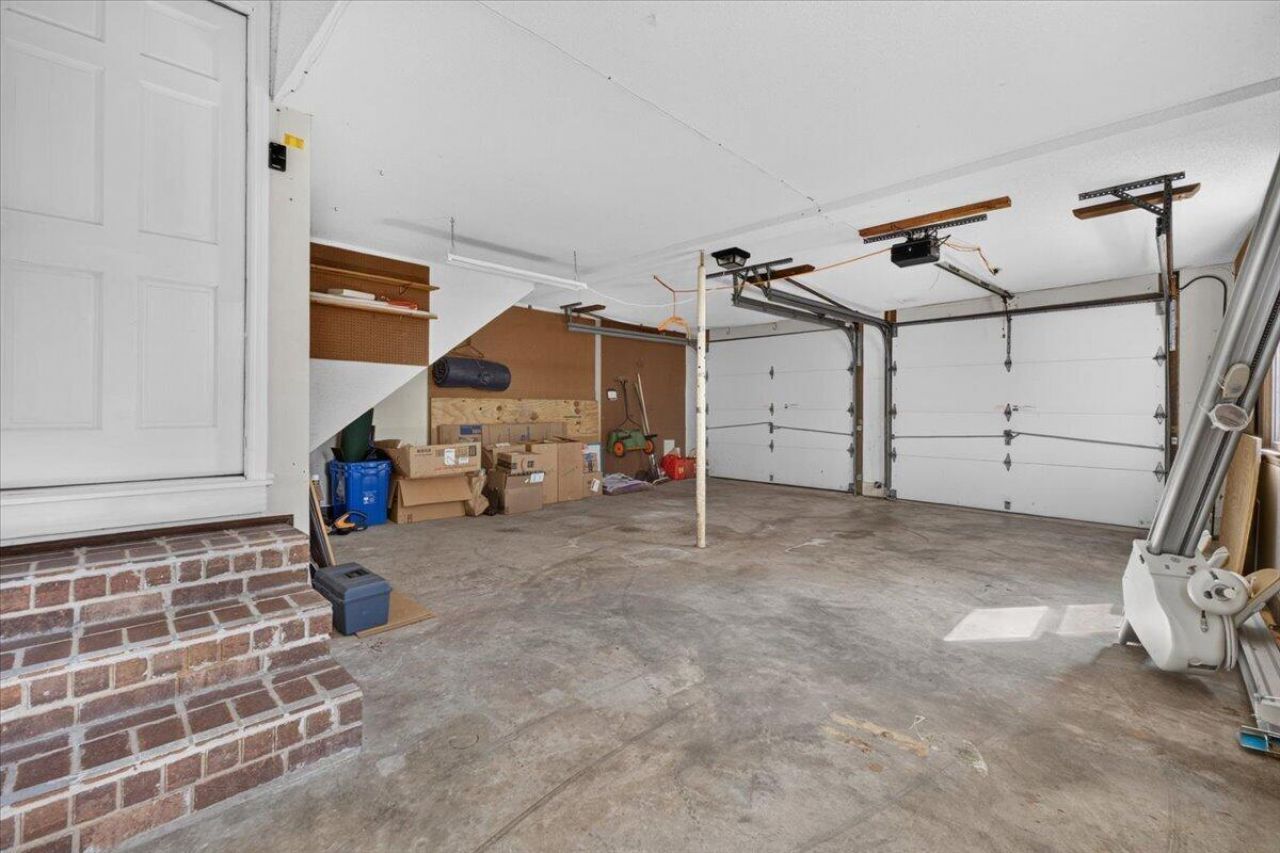 947 Foxcroft Road Photo 33