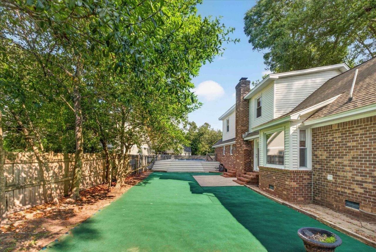 947 Foxcroft Road Photo 36