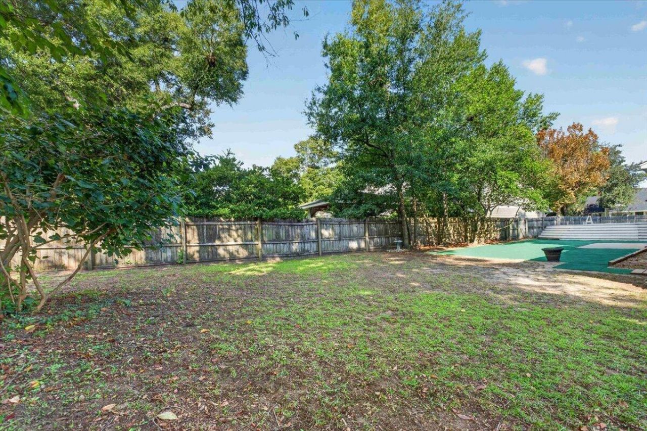 947 Foxcroft Road Photo 37