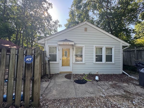 2004 39th Street, Des Moines, IA 50310