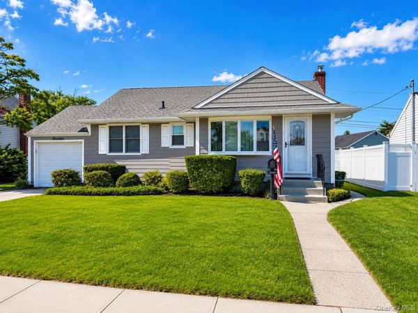 7 Crown Street , Hicksville, NY 11801
