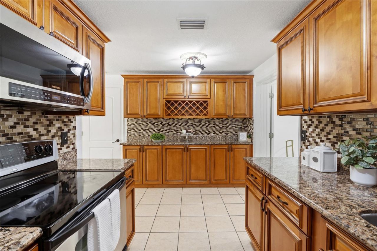 6004 W Jean Street , Tampa, FL 33634 Photo