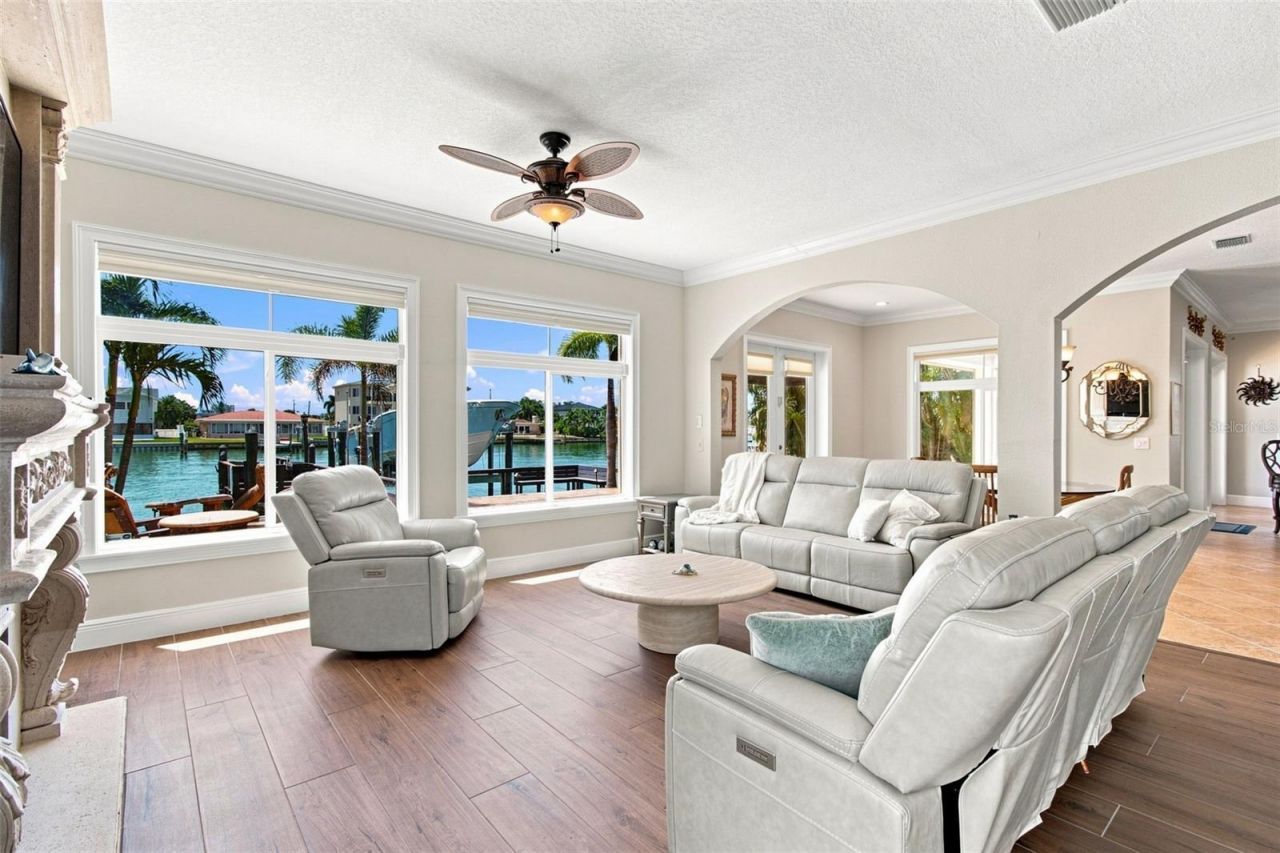 11220 8th Street E, Treasure Island, FL 33706 Photo