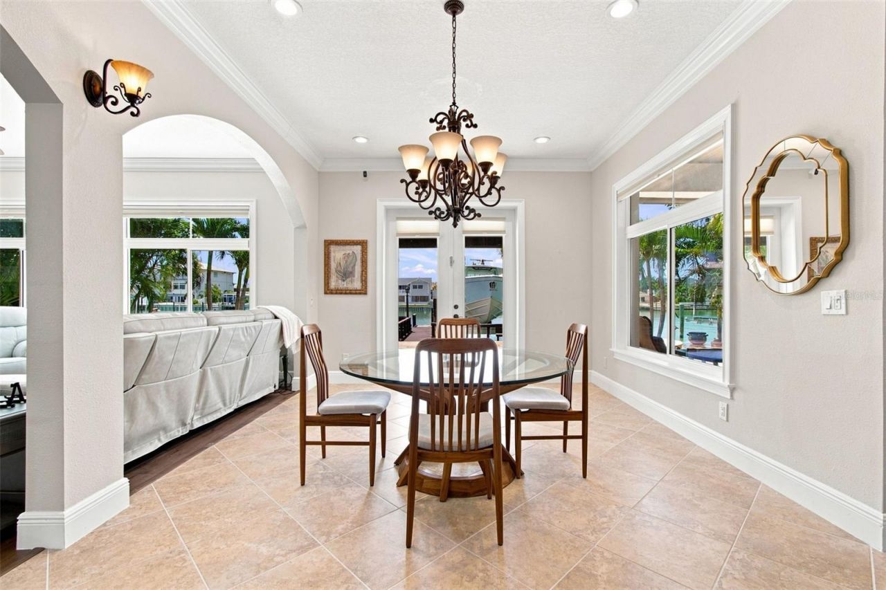 11220 8th Street E, Treasure Island, FL 33706 Photo