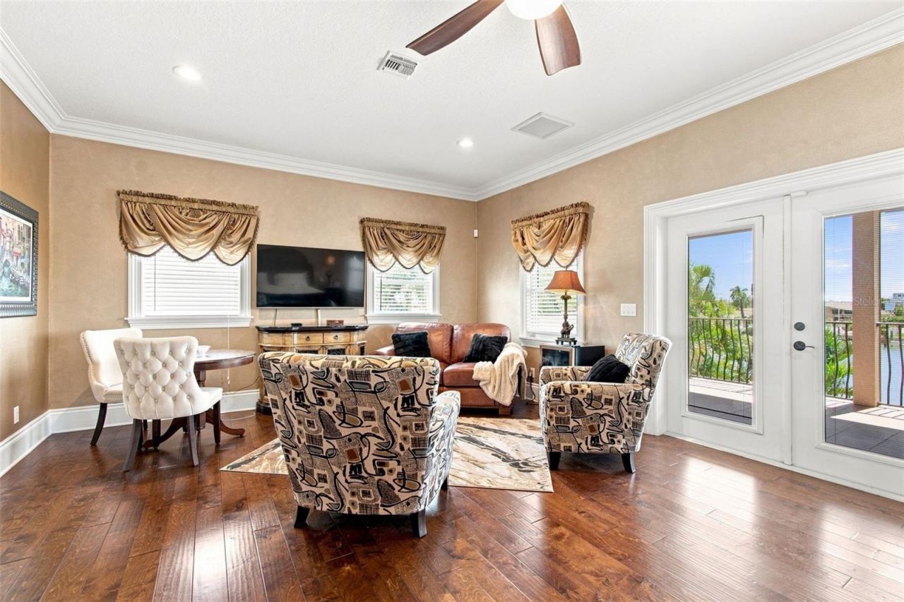 11220 8th Street E, Treasure Island, FL 33706 Photo