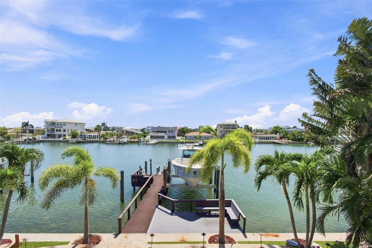 11220 8th Street E, Treasure Island, FL 33706 Photo