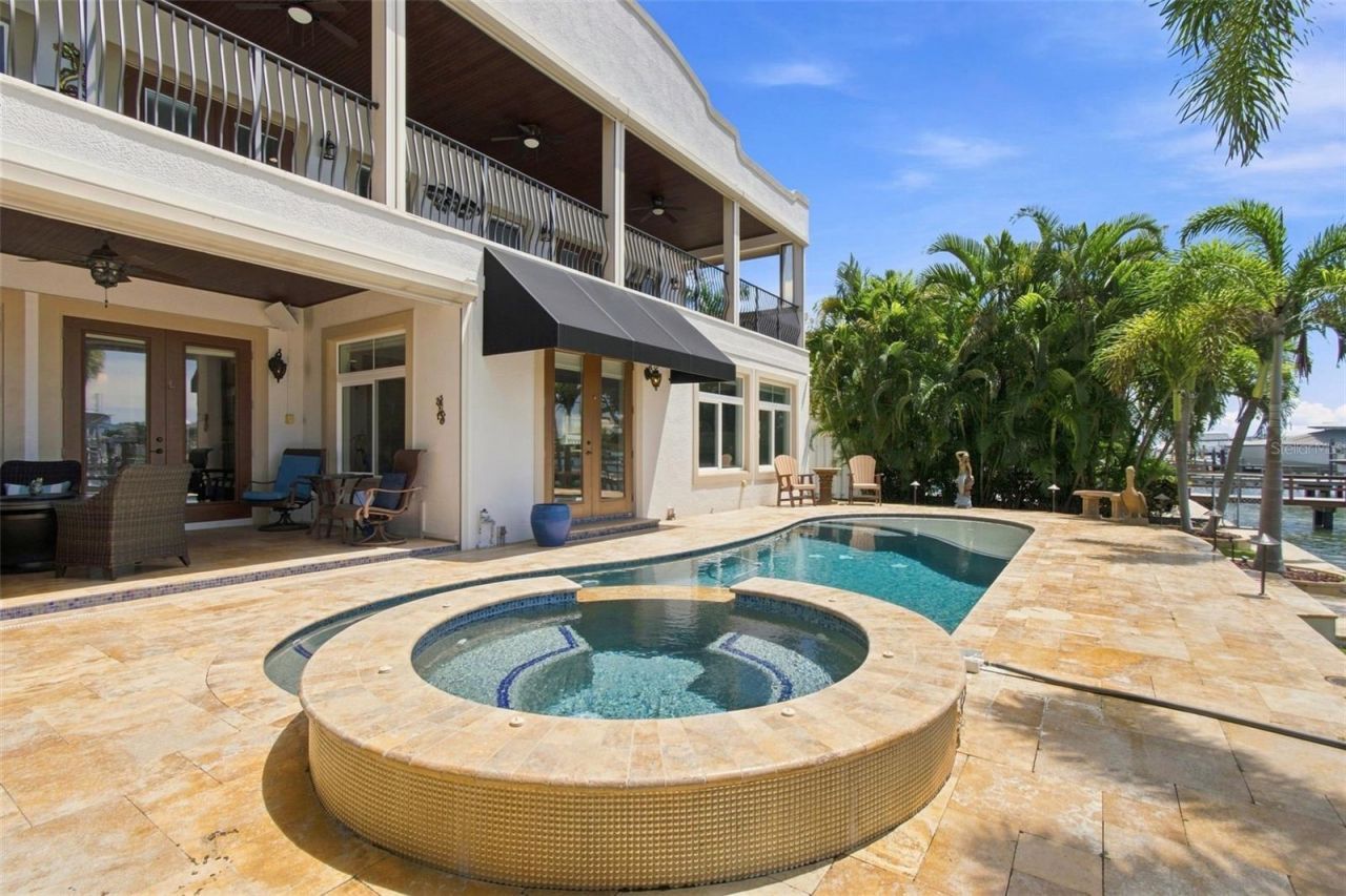 11220 8th Street E, Treasure Island, FL 33706 Photo