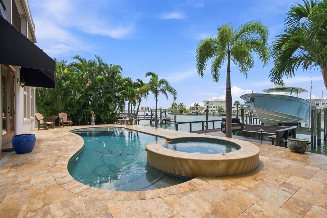 11220 8th Street E, Treasure Island, FL 33706 Photo