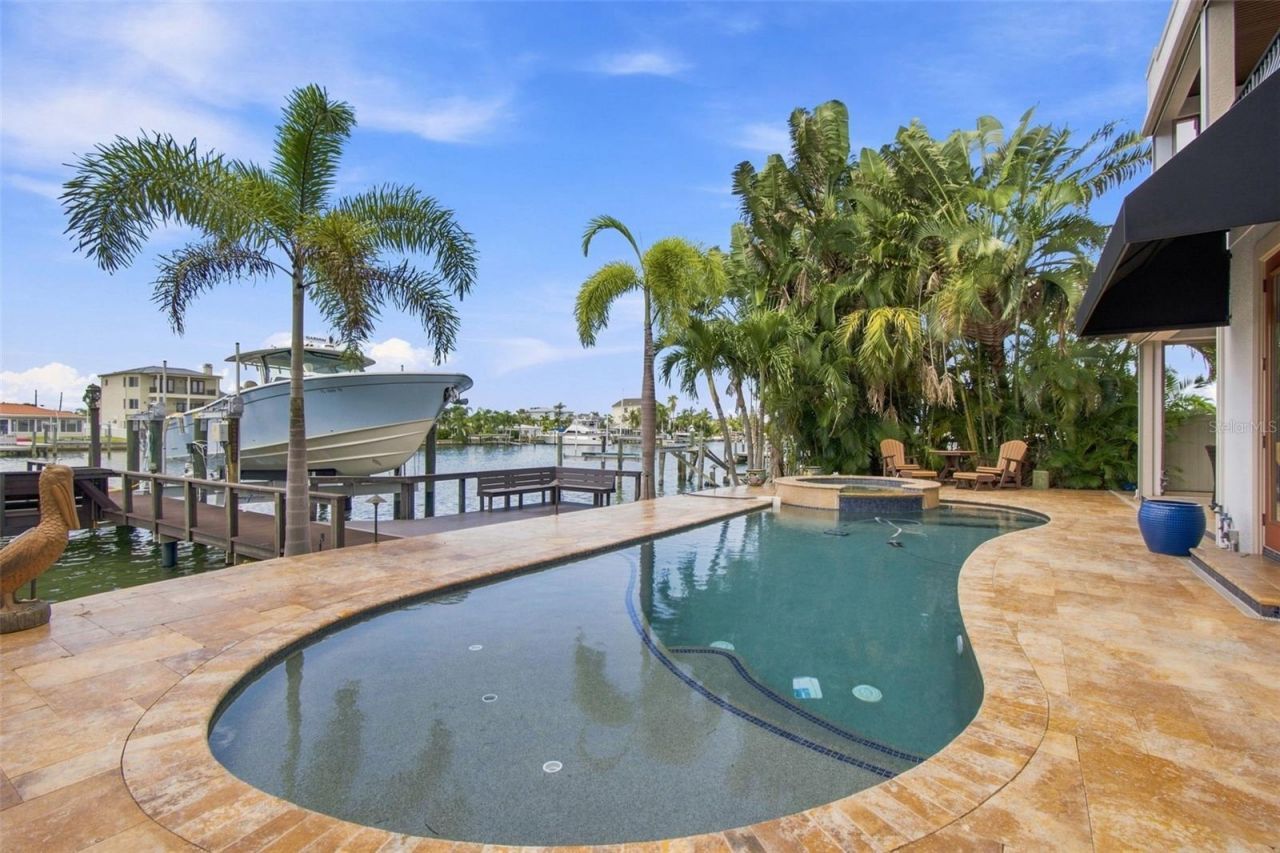 11220 8th Street E, Treasure Island, FL 33706 Photo