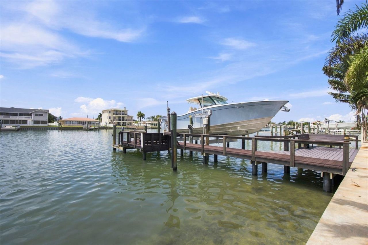 11220 8th Street E, Treasure Island, FL 33706 Photo