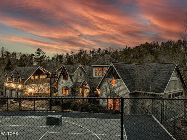 3385 Birds Creek Rd , Sevierville, TN 37876