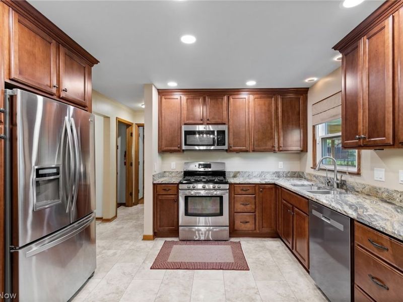 4618 S Arlington Road , Green, OH 44685 Photo 6