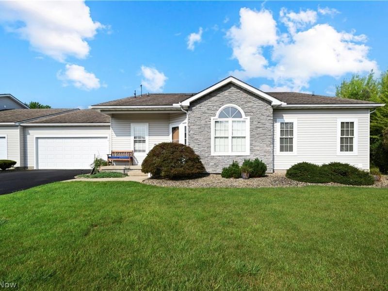 21 Abbington Drive NW, Warren, OH 44481 Photo 1
