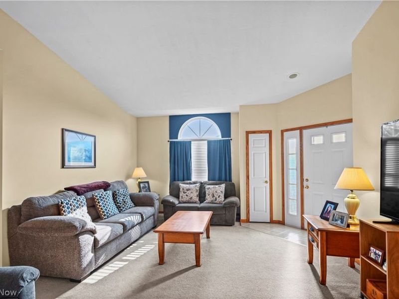 21 Abbington Drive NW, Warren, OH 44481 Photo 11