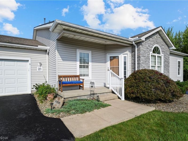 21 Abbington Drive NW, Warren, OH 44481 Photo 3