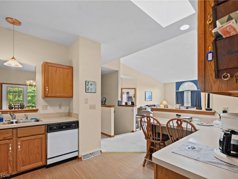 21 Abbington Drive NW, Warren, OH 44481 Photo 4