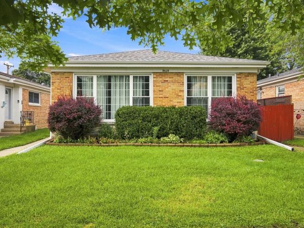 8626 Saint Louis Avenue , Skokie, IL 60076