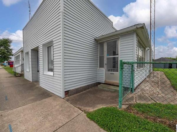 413 W National Avenue, West Terre Haute, IN 47885